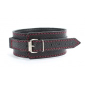 Черный ошейник из натуральной кожи с красной строчкой и кольцом - БДСМ Арсенал - купить с доставкой в Грозном