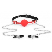 Красный кляп-шарик с зажимами на соски на металлической цепочке - Notabu - купить с доставкой в Грозном