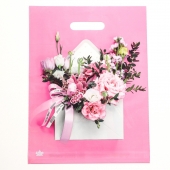 Розовый пакет с цветочным принтом и вырубной ручкой (40х31 см) - Сима-Ленд - купить с доставкой в Грозном