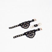 Черные кожаные наручники с клепками, кольцами и золотистой фурнитурой - Crazy Handmade - купить с доставкой в Грозном