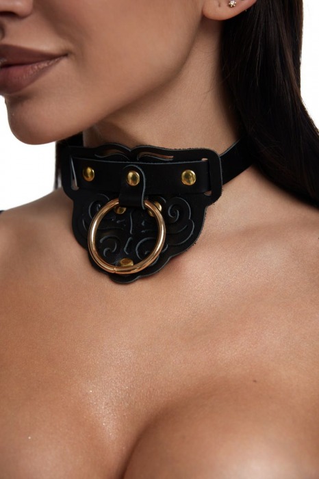 Черный фигурный кожаный ошейник с золотистой фурнитурой - Crazy Handmade - купить с доставкой в Грозном