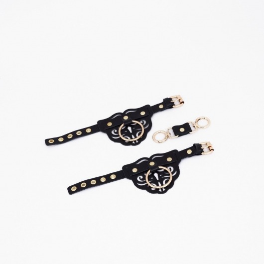 Черные кожаные наручники с клепками, кольцами и золотистой фурнитурой - Crazy Handmade - купить с доставкой в Грозном