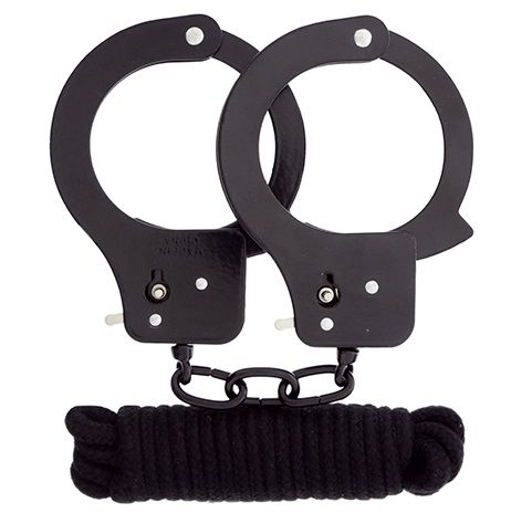 Чёрные наручники из листового металла в комплекте с веревкой BONDX METAL CUFFS LOVE ROPE SET - Dream Toys - купить с доставкой в Грозном